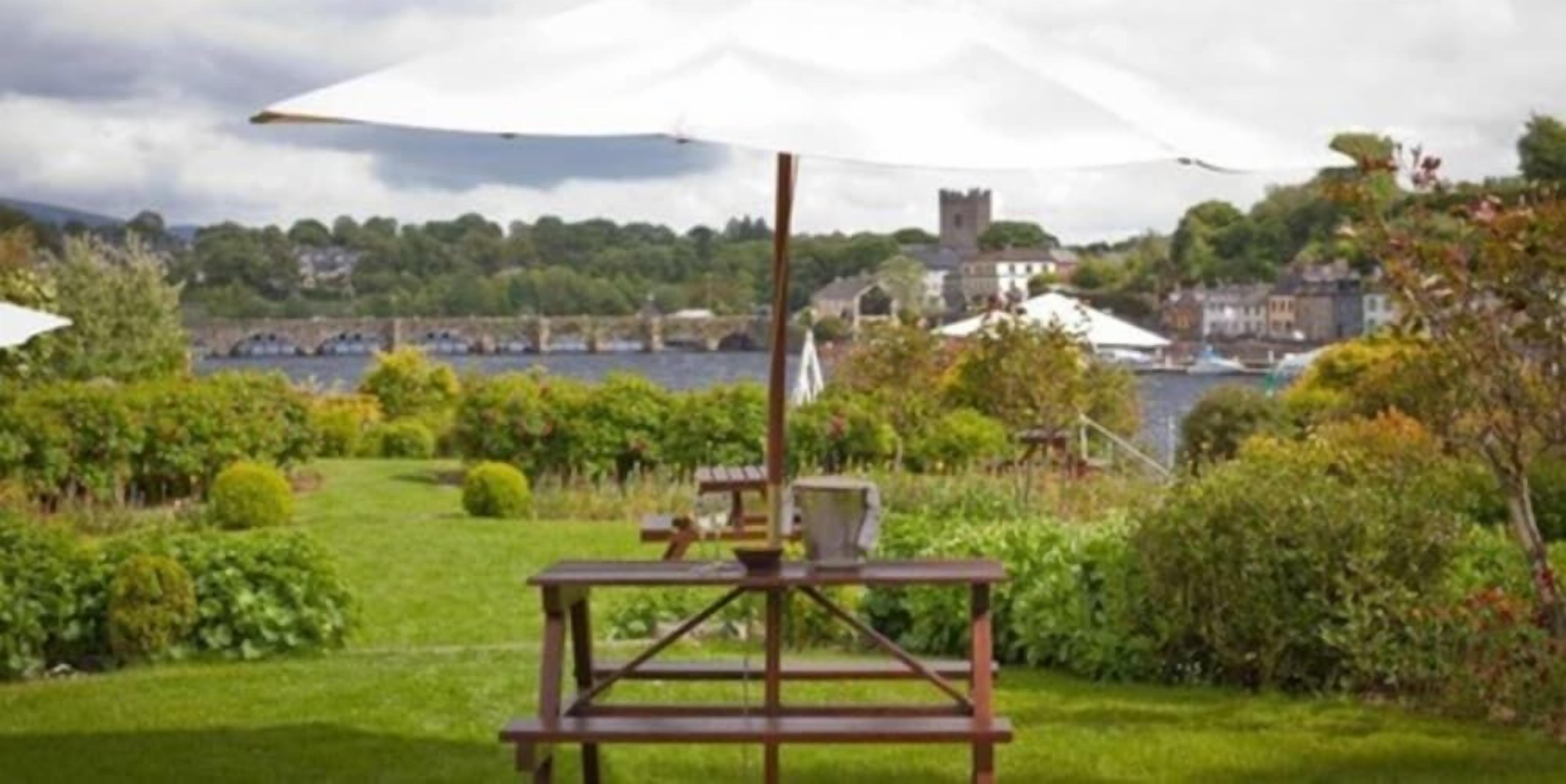 تناول الطعام بالخارج