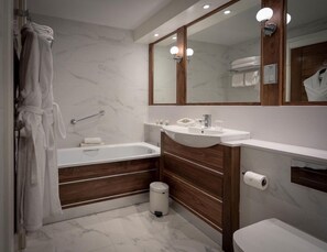 Bathroom - Lakeside Hotel And Leisure Centre (Ballina)