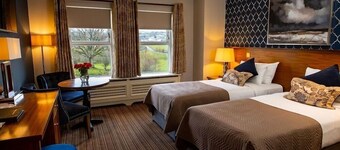 Lakeside Hotel And Leisure Centre