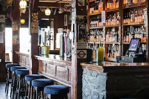 Bar (en la propiedad)