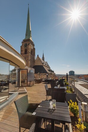 Outdoor dining - Hotel Central (Plzen)