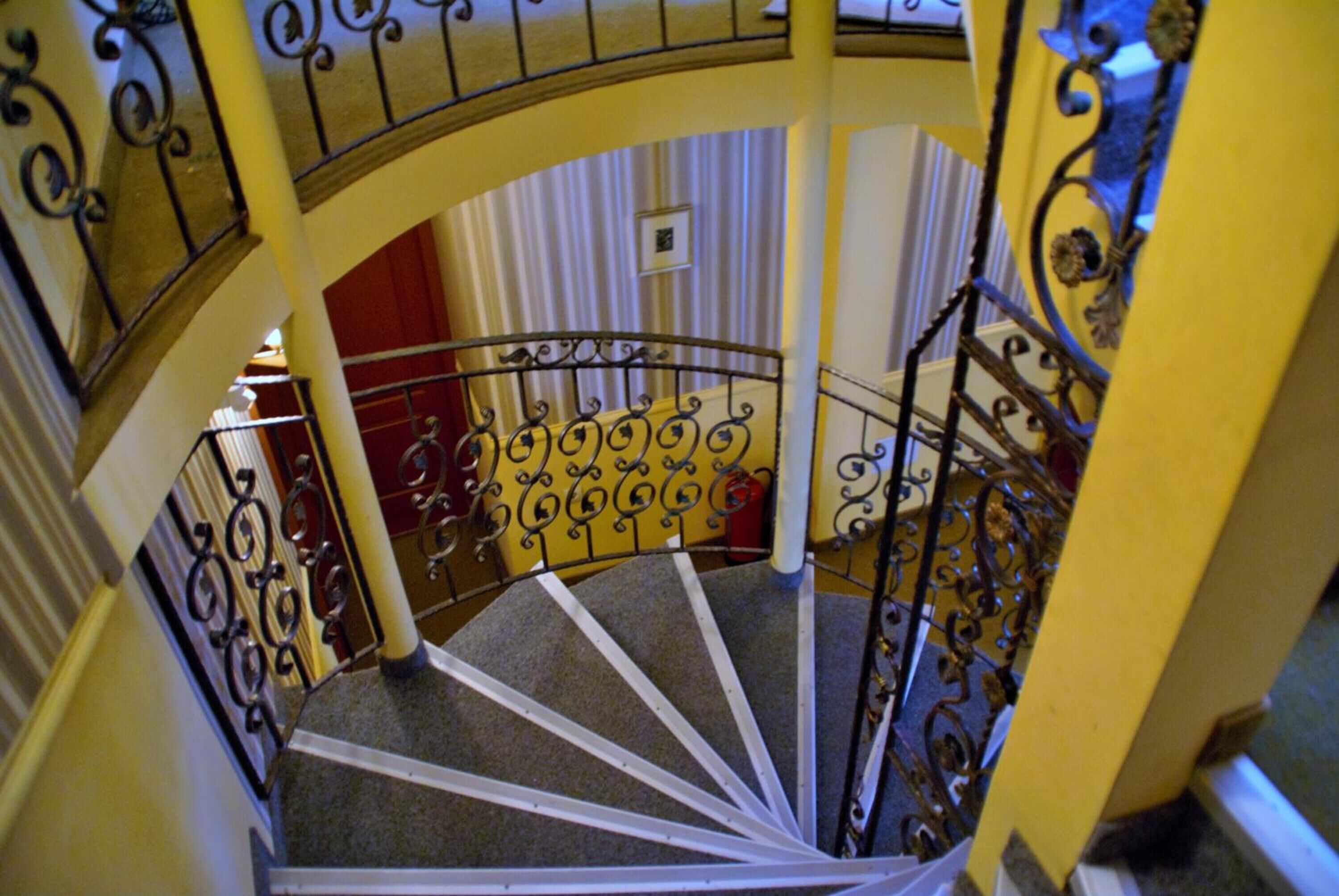 المنشأة من الداخل