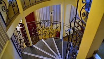 المنشأة من الداخل