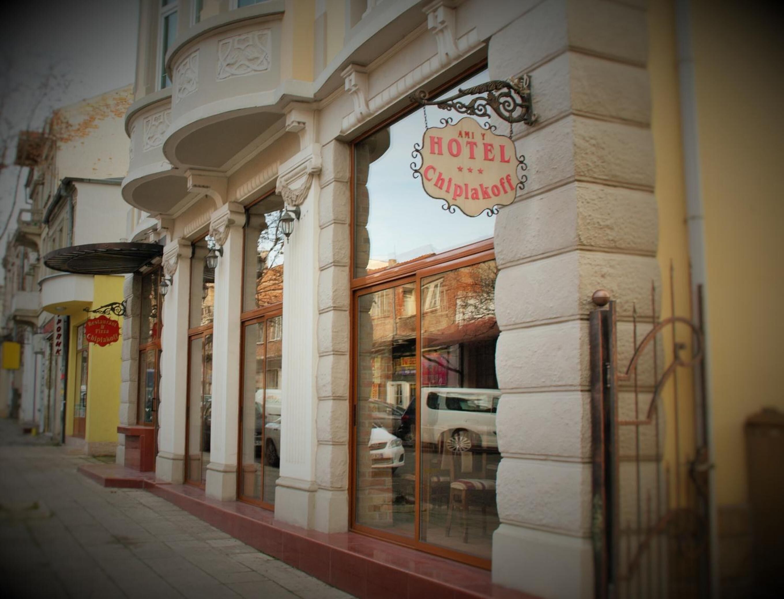 تفاصيل الفندق من الخارج