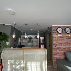 Lobby - City Hotel (Veliko Tarnovo)