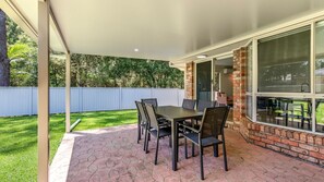 Outdoor dining - Sandy Tracks - A peaceful rural escape (Bonville)