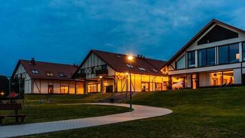 المنشأة من الخارج