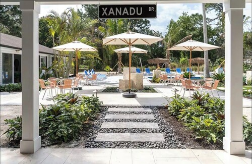 Xanadu! Sleeps 26! 2+ acre Luxury Estate - 9 min to Beach!