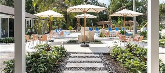 Xanadu! Sleeps 26! 2+ acre Luxury Estate - 9 min to Beach!