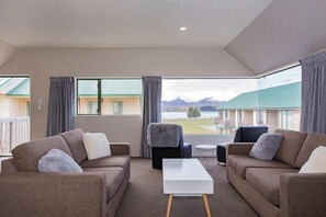 Living area - Lake Tekapo Scenic Resort (Lake Tekapo)