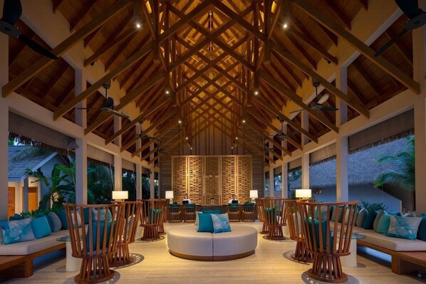 Dining - Emerald Faarufushi Resort and Spa (Faarufushi)