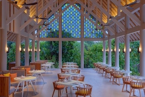 Outdoor dining - Emerald Faarufushi Resort and Spa (Faarufushi)