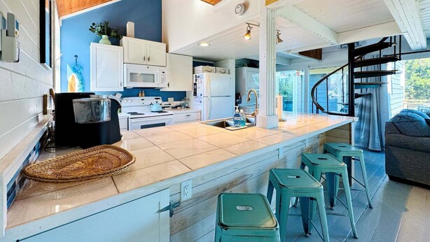Coffee/tea maker, fridge, microwave, oven - 7221 - Wind & Waves Bungalow - Salvo Beach Bungalow w/ Pool & Hot Tub (Salvo)