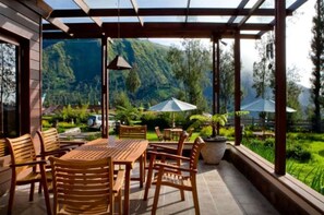 Outdoor dining - Jiwa Jawa Resort Bromo (Ngadisari)