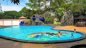 Kolam renang outdoor