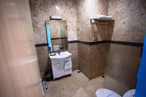 Bathroom - Royal Trawas Hotel & Cottages (Trawas)