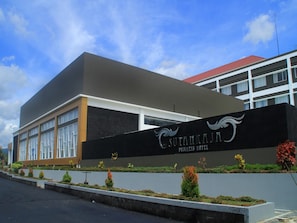 Exterior - Sutanraja Hotel Kotamobagu (Kotamobagu)