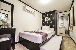 Room - Royal Caravan Hotel and Outbond (Trawas)