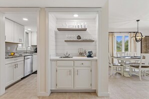 Fridge, microwave, oven, stovetop - 265 Stoney Creek Villa | Marsh Views | Walk to Harbour Town | Community Pool | Private Patio (Hilton Head Island)