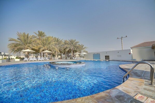 Pool - Royal Residence Resort (Umm al Quwain)