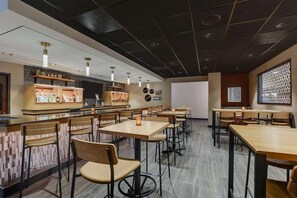 住宿內酒吧