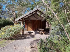 Outdoor dining - D'altons Resort (Halls Gap)