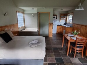 Room - D'altons Resort (Halls Gap)