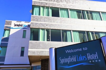 Springfield Lakes Hotel