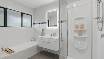 淋浴設備、風筒、提供毛巾、番梘