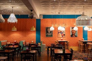 Dining - El Toro Motor Inn (Sydney)