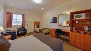 A hotel room with a bed, a desk, a chair, a television, and a wardrobe. - Cadman Motor Inn Tamworth (Tamworth)