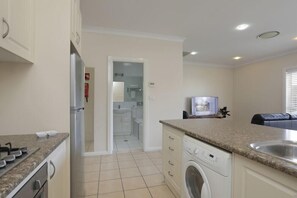 Private kitchen - Cadman Motor Inn Tamworth (Tamworth)