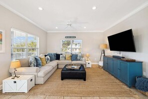 Smart TV - The Blue Parrot Cottage: ONE BLOCK TO BEACH ACCESS, PRIVATE POOL, SLEEPS 6! (Santa Rosa Beach)