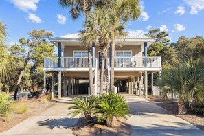 Exterior - The Blue Parrot Cottage: ONE BLOCK TO BEACH ACCESS, PRIVATE POOL, SLEEPS 6! (Santa Rosa Beach)