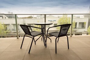 Outdoor dining - Mawson Lakes Hotel (Adelaide)