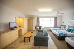 Living area - Lakeview Motel & Apartments (Robe)