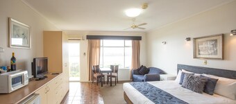 Lakeview Motel & Apartments