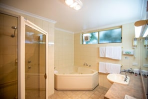 Bathroom - Lakeview Motel & Apartments (Robe)