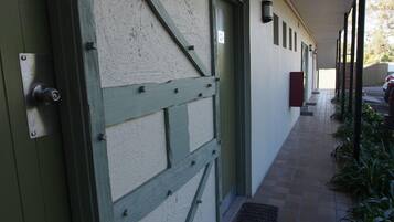 تفاصيل الفندق من الخارج