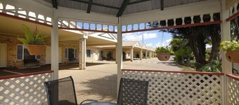 Highlander Motor INN