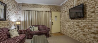 Highlander Motor Inn