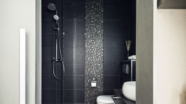A modern bathroom with a shower, toilet, and sink. - Best Western Plus Hotel Atlant (Genk)