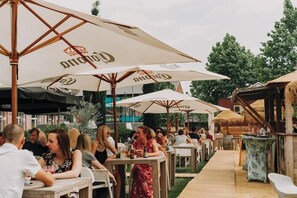 Outdoor dining - Hotel Restaurant Verviers (Verviers)