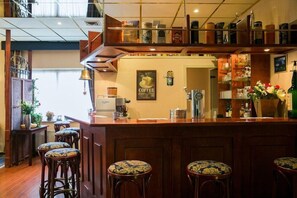 Bar (on property) - Zwanenburg (Zwanenburg)