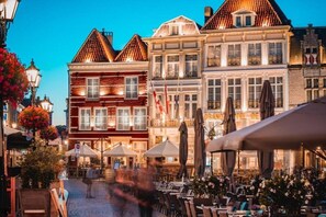 Outdoor dining - Grand Hotel De Draak And Residence Dagmara (Bergen op Zoom)