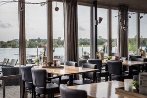 Dining - Hotel Restaurant Zalen Hoogeerd (Niftrik)