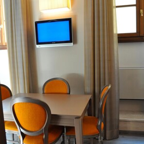Dining - Residence La Repubblica & Piazza Della Repubblica, 4 (Florence)