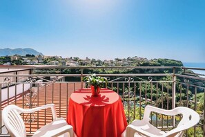 Outdoor dining - Albergo La Margherita (Scala)