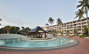 Pool - Tunamaya Beach & Spa Resort Desaru Coast (Bandar Penawar)