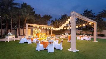 Kawasan bankuet terbuka